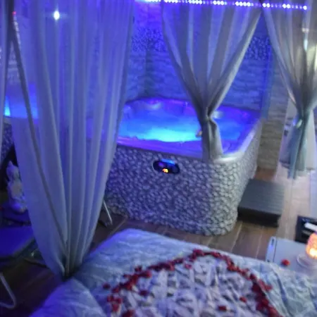 Love hotel El Silenci'o Suites De Luxe & Piscine