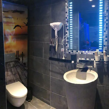 El Silenci'o Suites De Luxe & Piscine *