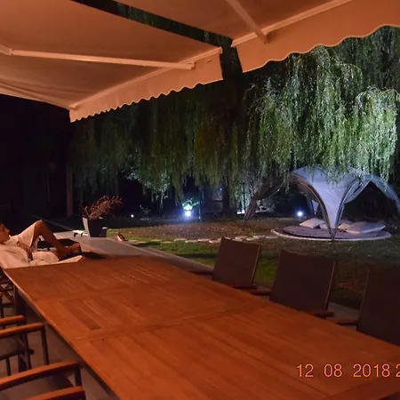 El Silenci'o Suites De Luxe & Piscine *