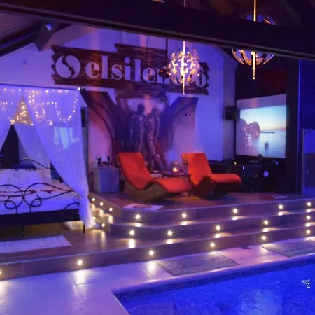 El Silenci'o Suites De Luxe & Piscine Love hotel