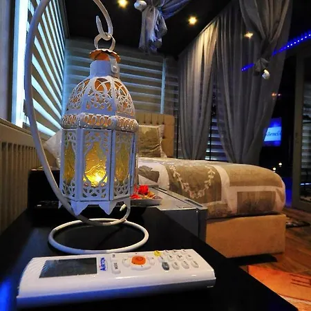 El Silenci'o Suites De Luxe & Piscine Love hotel